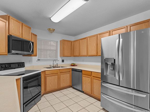 4th image of 5362 Chestnut View