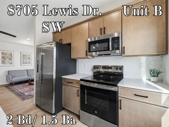 8705 Lewis Dr SW #B, Cedar Rapids, IA 52404
