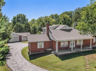 750 Peace Haven Dr, Saint Louis, MO 63125