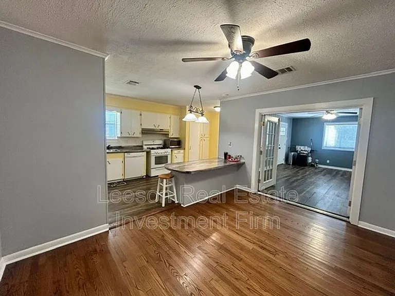 122 E Dalzell St — Photo 10