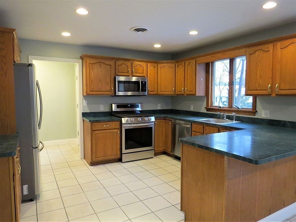 1st image of 247 Grove St #1