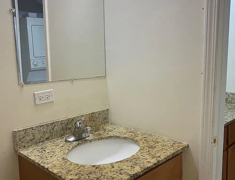 2513 N Southport Ave #GF — Photo 4