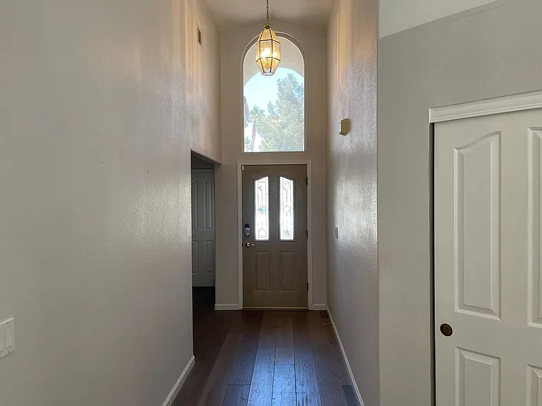 135 Wildhorn Ct — Photo 3