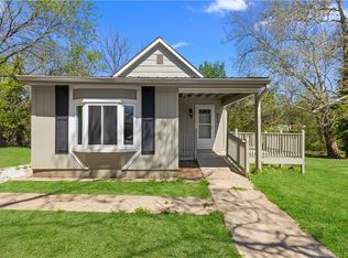 809 Seneca St, Leavenworth, KS 66048