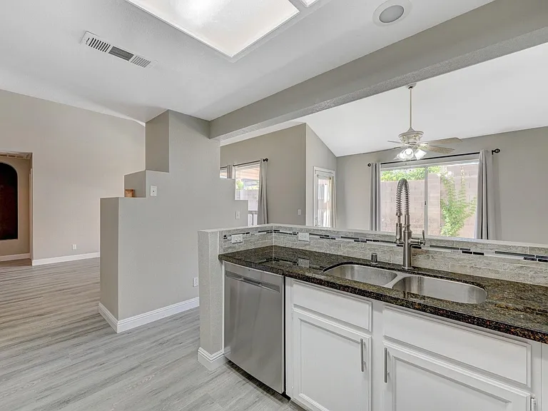 9421 Valley Hills Ave — Photo 16
