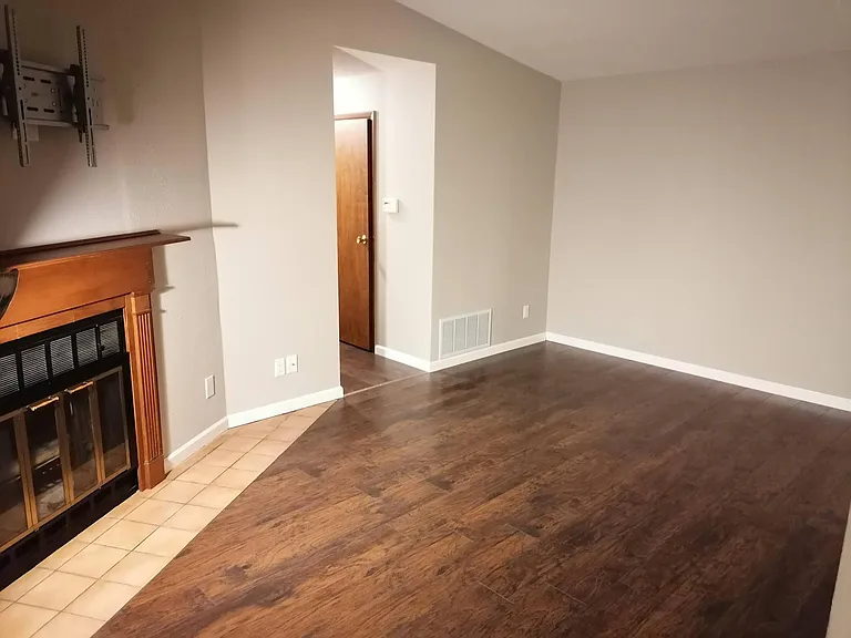 2060 Woodtrail Dr #21 — Photo 6