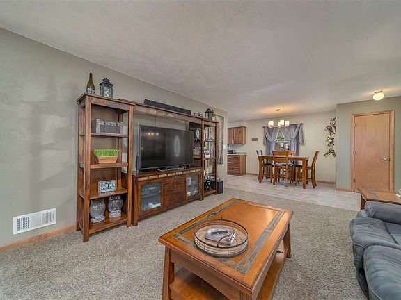 5th image of 213 Linden Ct