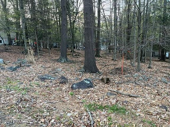 2nd image of 1086 Evergreen St