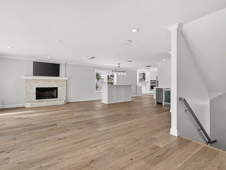1766 Beach Ave — Photo 12