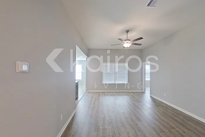 3 bed, 2.0 bath, 1366 sqft, $1,845 — Photo 3