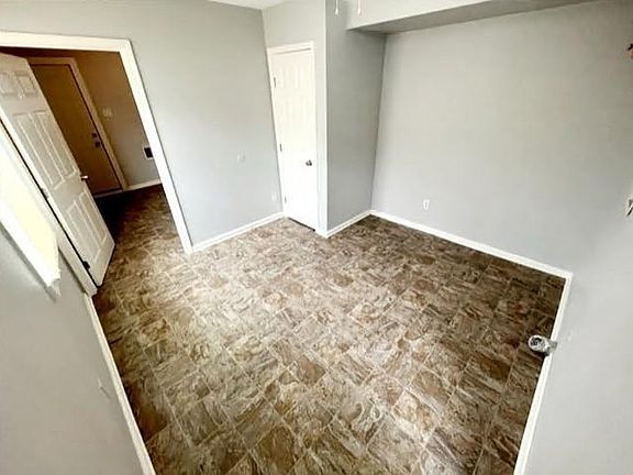 3rd image of 1004 Newton St
