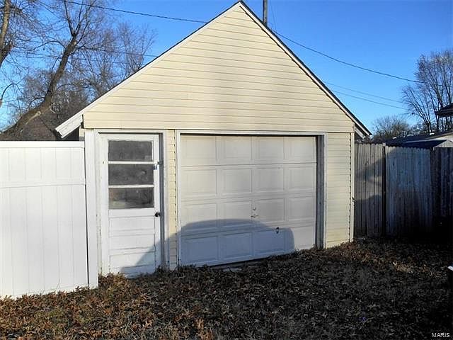 2nd image of 4498 Vine Blvd