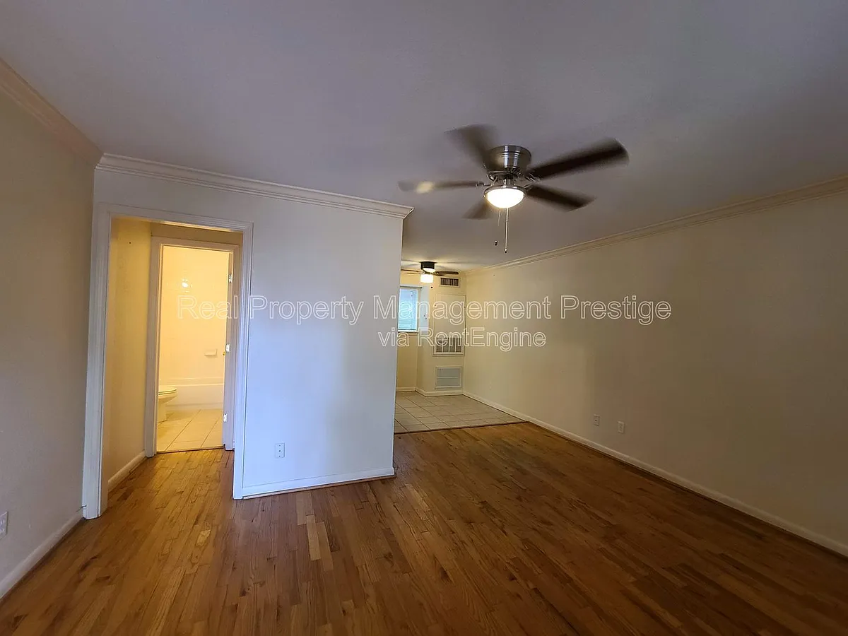 Building Photo - 1523 Heights Blvd #5