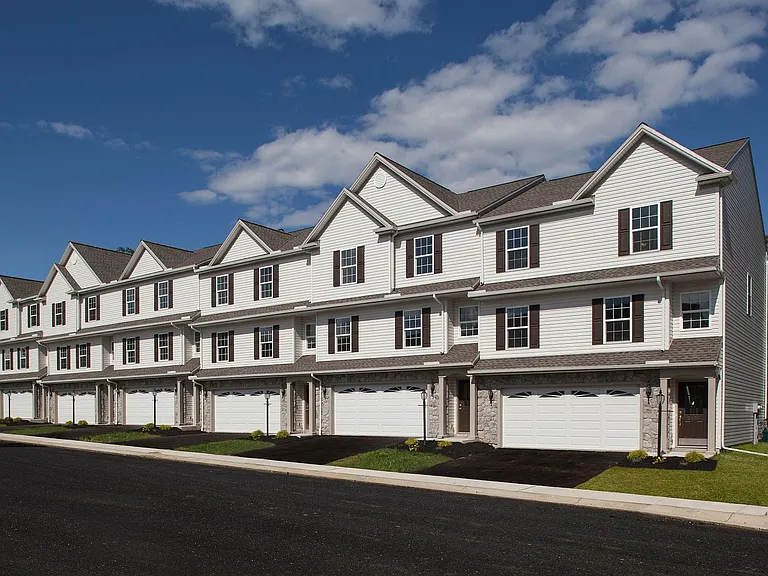 2308 Bartlett Rd #10E — Photo 1