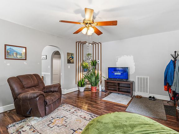 3rd image of 807 Whitsett Ave