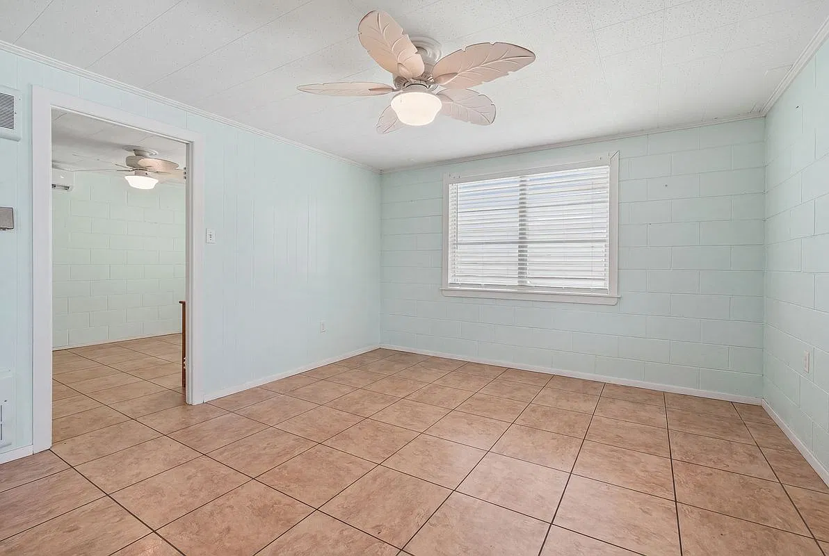 3 bed, 2.0 bath, 1344 sqft, $2,300 — Photo 4