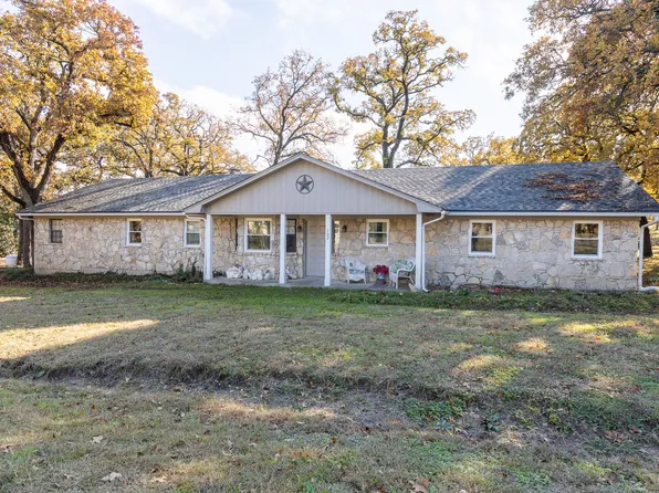 102 Cobb Dr, Joshua, TX 76058