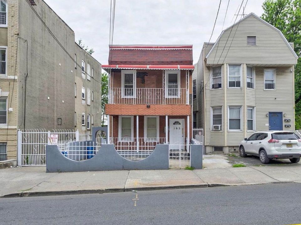 1st image of 165 Bergen Ave #11