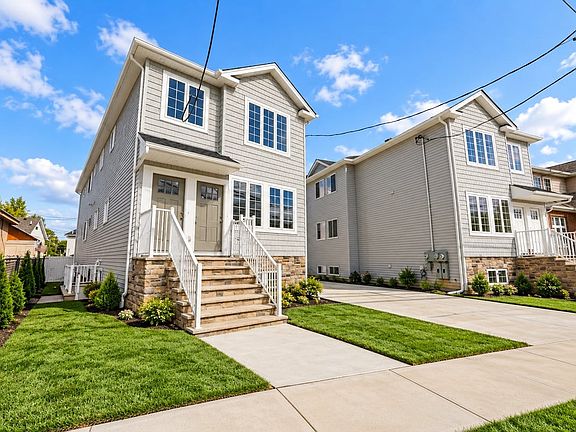 3rd image of 3947 Victory Blvd