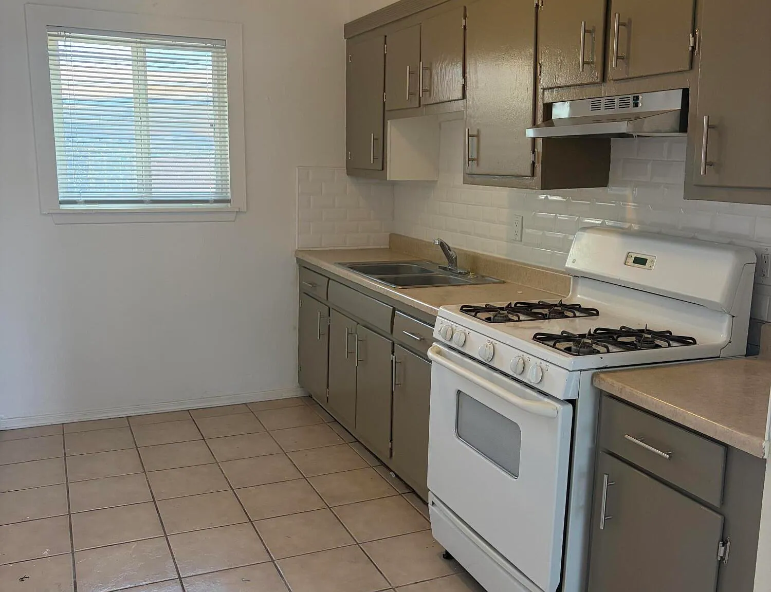 2 bed, 750 sqft, $980 — Photo 3
