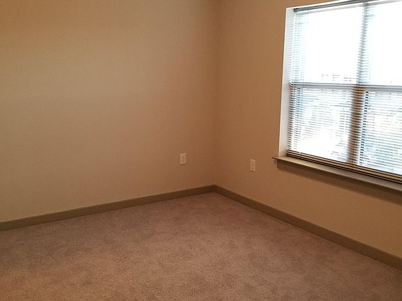 4th image of 782 Riverfront Pkwy Unit 212