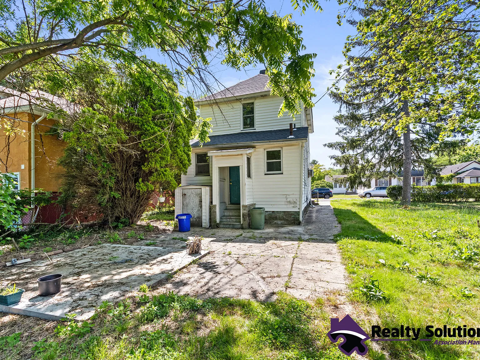 223 Saint Louis Avenue - 1 — Photo 2