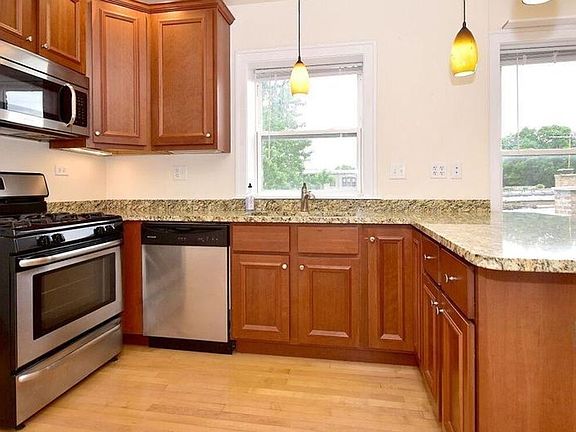3rd image of 829 S Euclid Ave #3N