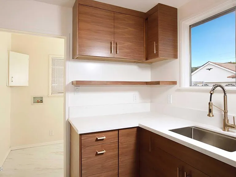7046 Murietta Ave #7046 — Photo 14