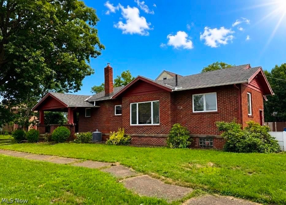 1st image of 843 W 29th St