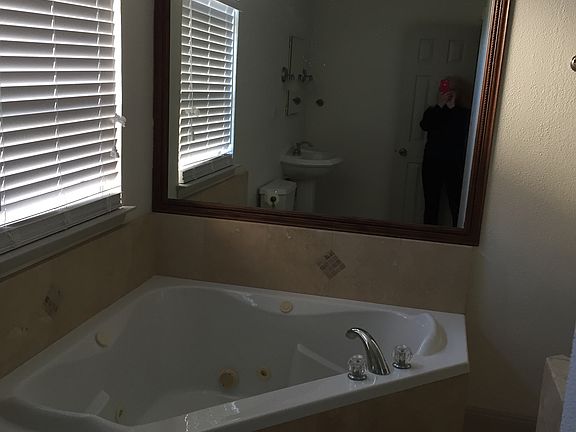 Master bath jacuzzi tub