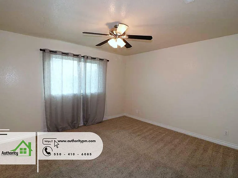 808 Springer Dr — Photo 13