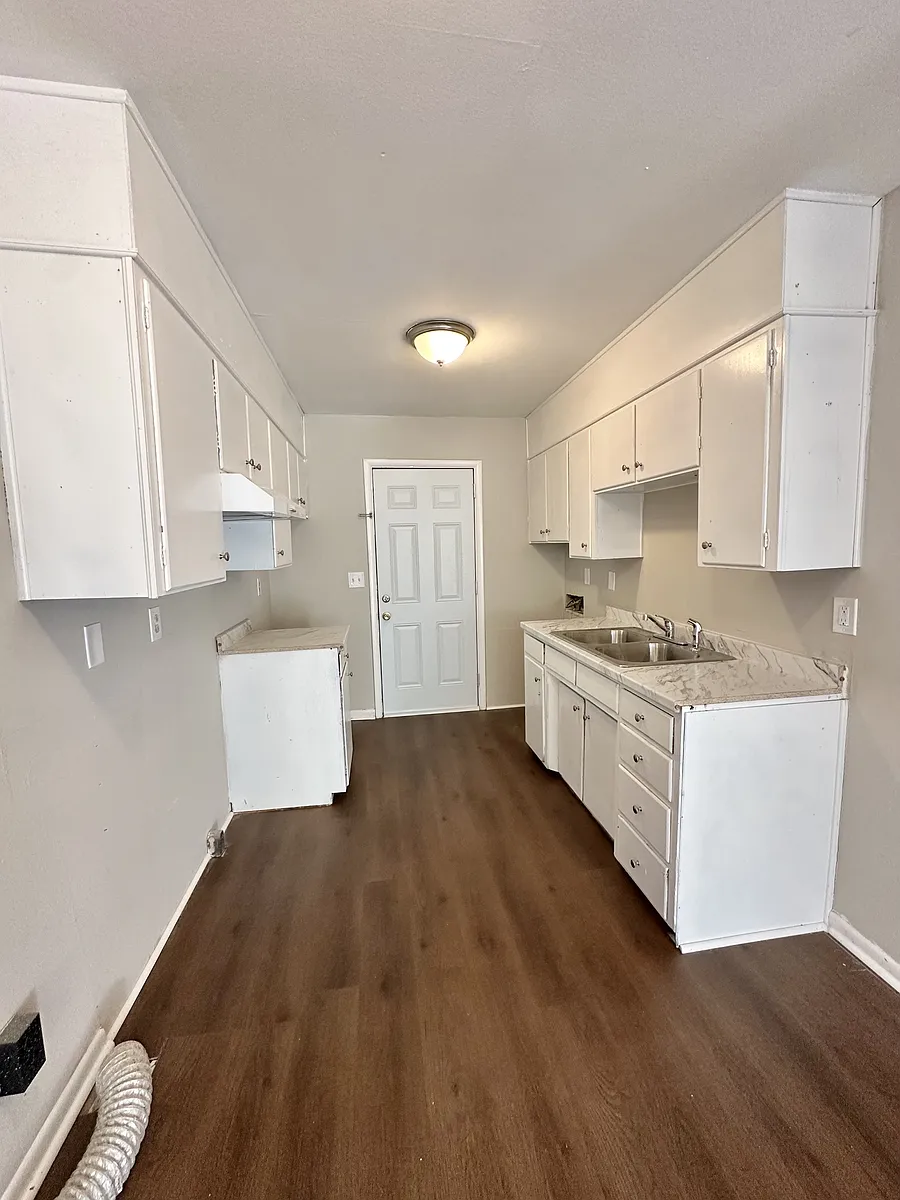 Building Photo - 7742 Rugby Ave #2
