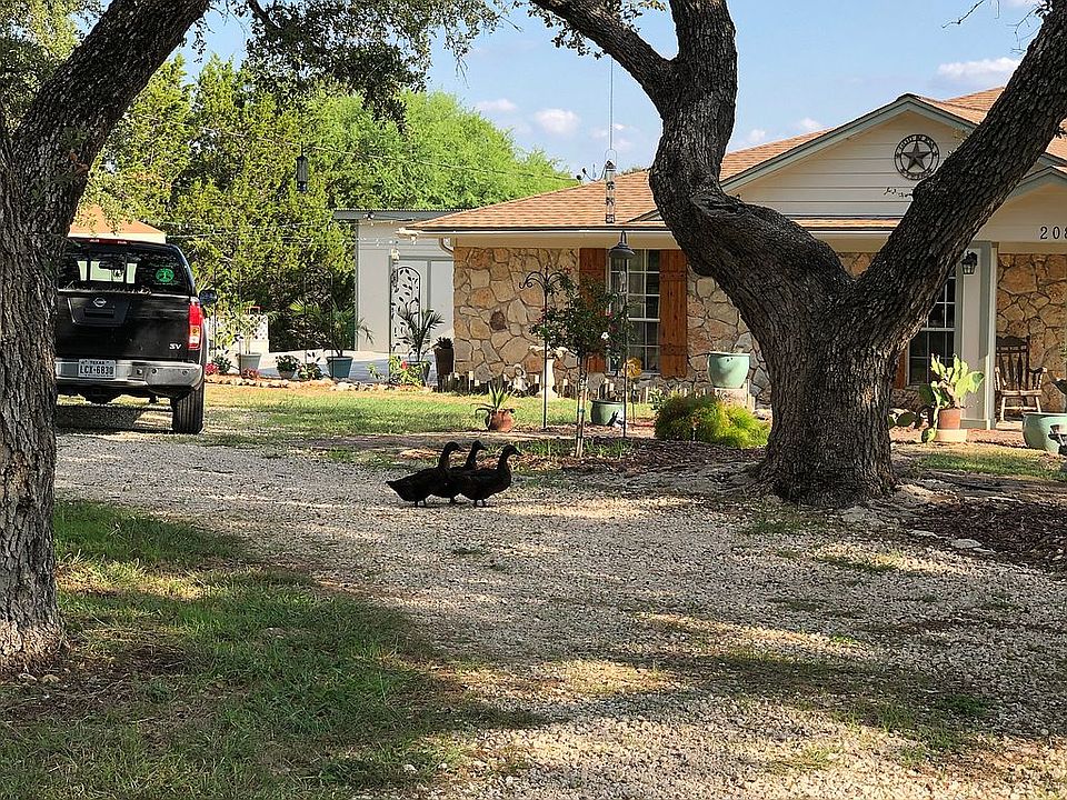 1st image of 208 Oak Bend Dr