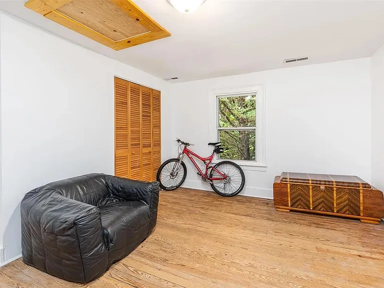 515 Brown St — Photo 16