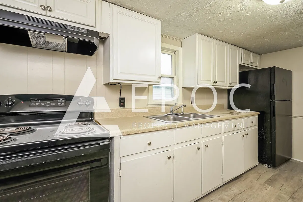 516 Alexander St — Photo 4