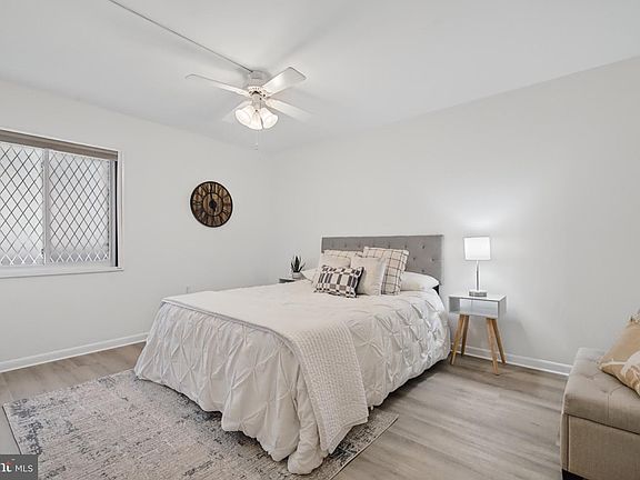 3rd image of 1412 Northgate Sq Unit 1B