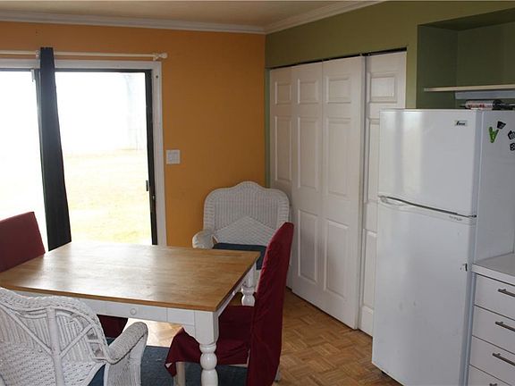 5th image of 604 Edgewater Dr
