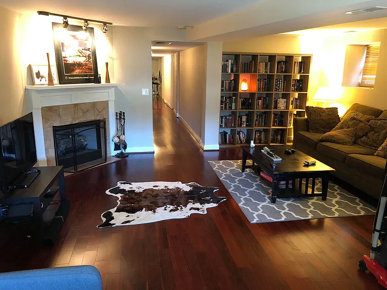 945 W Agatite Ave #G — Photo 10