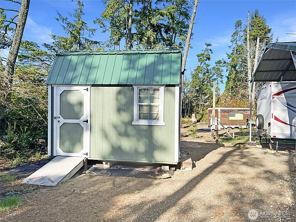 4th image of 28010 Vernon Avenue