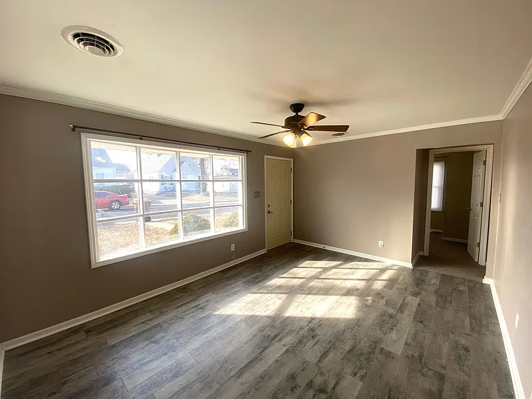 1311 W Maywood Ave — Photo 2