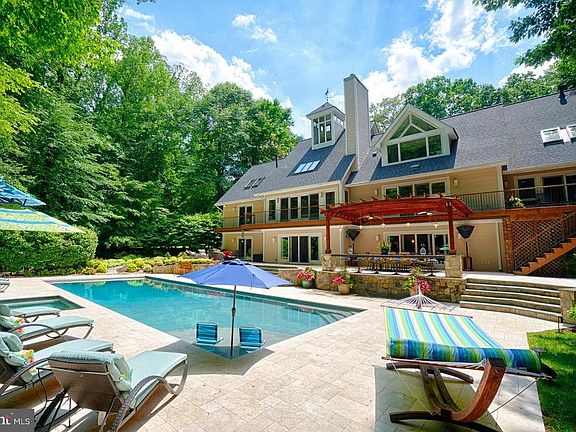 3rd image of 148 River Park Ln