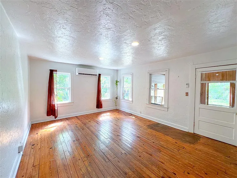 11716 NE 7th Ave — Photo 3
