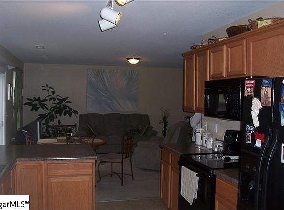 5th image of 411 Woodford Way