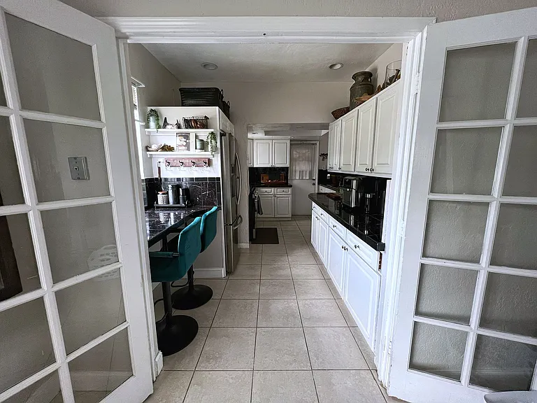 2040 NE 183rd St — Photo 49