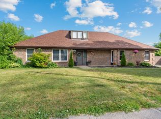 137 Thomas St W, Greater Napanee, ON K7R 2H4