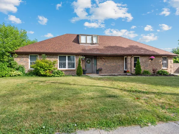 137 Thomas St W, Greater Napanee, ON K7R 2H4