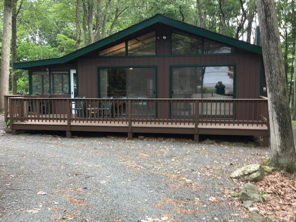 125 Rodeo Dr, Lords Valley, PA 18428