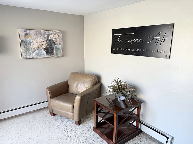 205 Brandon Ave — Photo 6