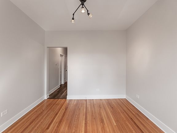 3rd image of 2940 W Pershing Rd