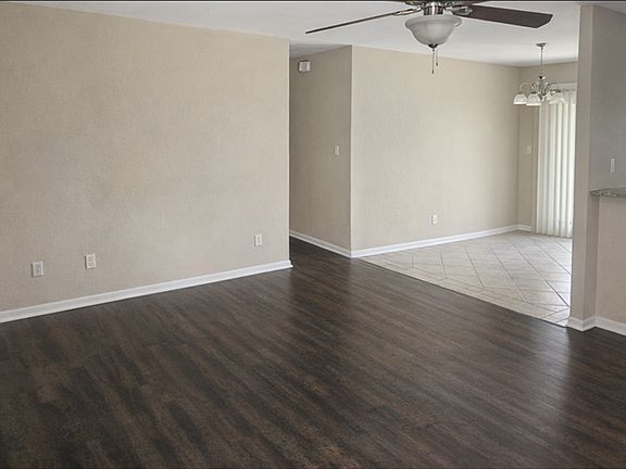 3rd image of 112 River Hills Dr